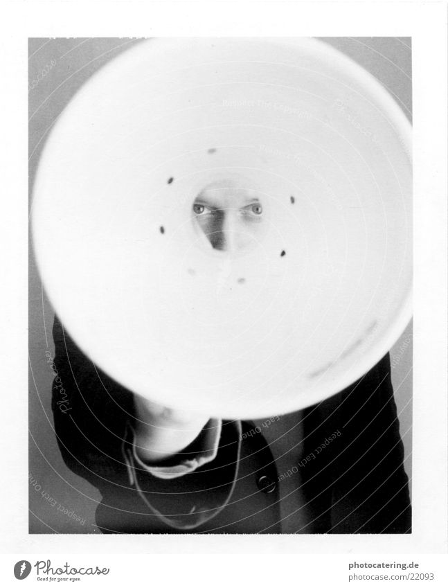 Fokus Lampenschirm Selbstportrait Mann Auge Brennpunkt Focus Polaroid Schwarzweißfoto