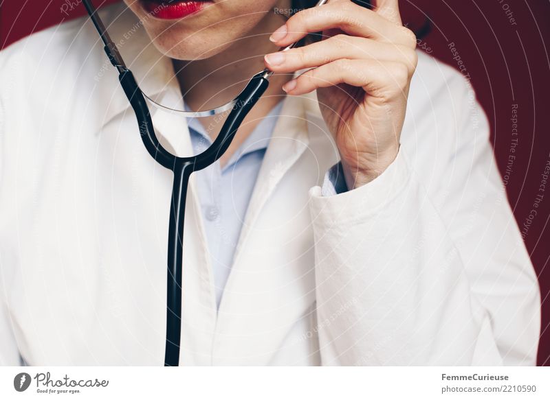 Doctor 29 Arbeit & Erwerbstätigkeit Beruf Arzt feminin Frau Erwachsene 1 Mensch 30-45 Jahre kompetent Kittel Stethoskop Arbeitsbekleidung Schutzbekleidung hören