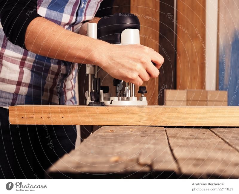 Fräsen Erwachsenenbildung Beruf Handwerker Arbeitsplatz Business Mensch Mann Körper 1 30-45 Jahre Arbeit & Erwerbstätigkeit wood machine carpenter mill work
