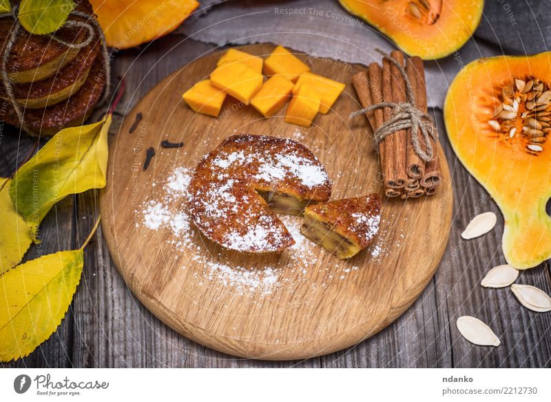 Kürbismuffins Gemüse Brot Dessert Frühstück Tisch Herbst Holz frisch oben orange Tradition Cupcake Mahlzeit Scheibe Snack gebastelt Feinschmecker geschmackvoll