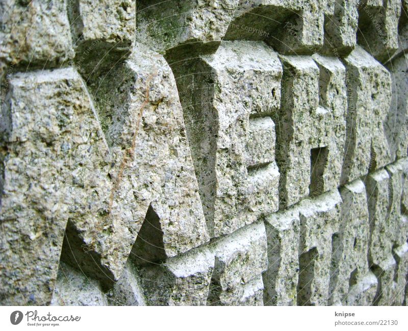 MEHR Wort Buchstaben Schriftzeichen Kunst Souvenir Mehr Stein Felsen gemeiselt