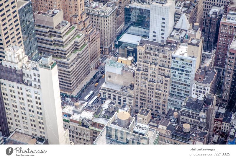 Straßenschluchten von New York, Blick von oben Manhattan New York City USA Amerika Stadt Hauptstadt Hafenstadt Stadtzentrum Skyline Haus Hochhaus Bankgebäude