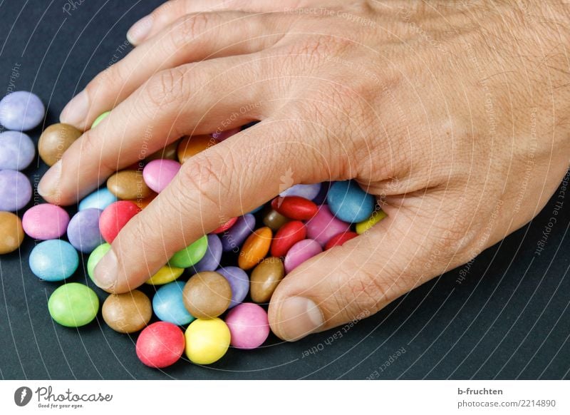 ich mag alle Gesundheit Medikament Mann Erwachsene Hand Finger 30-45 Jahre mehrfarbig Begierde geizig Gier Genusssucht Drogensucht Schokolinsen nehmen wegnehmen