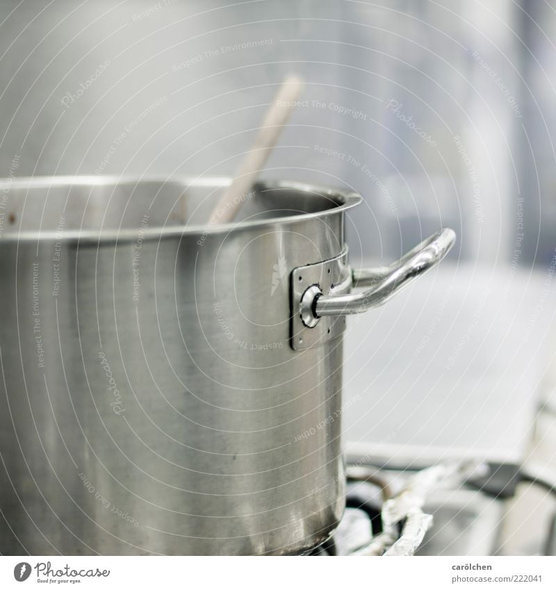Da braut sich was zusammen ;-) Herd & Backofen Kochlöffel blau grau Topf Griff Küche Gastronomie Wasserdampf Stahl Sauberkeit kochen & garen rühren Farbfoto
