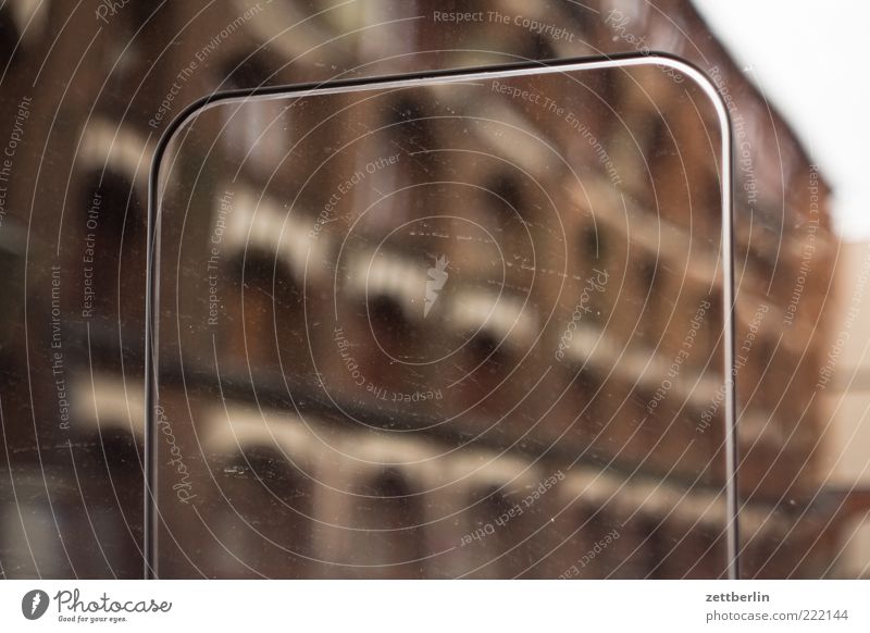 Goerz Haus Industrieanlage Fabrik Mauer Wand Fassade Fenster Reflexion & Spiegelung Metall Blech Klappe Öffnung Farbfoto Außenaufnahme Detailaufnahme Experiment