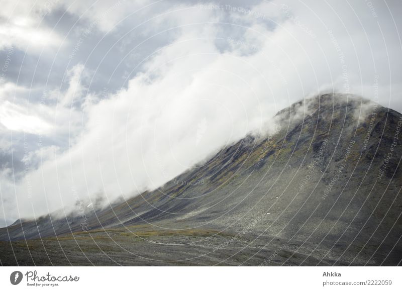 Regenstimmung, Wolken auf Gipfel Skandinavien, grau Klima Wetter schlechtes Wetter Lappland dunkel gigantisch wild Vertrauen Schutz Wahrheit Ehrlichkeit
