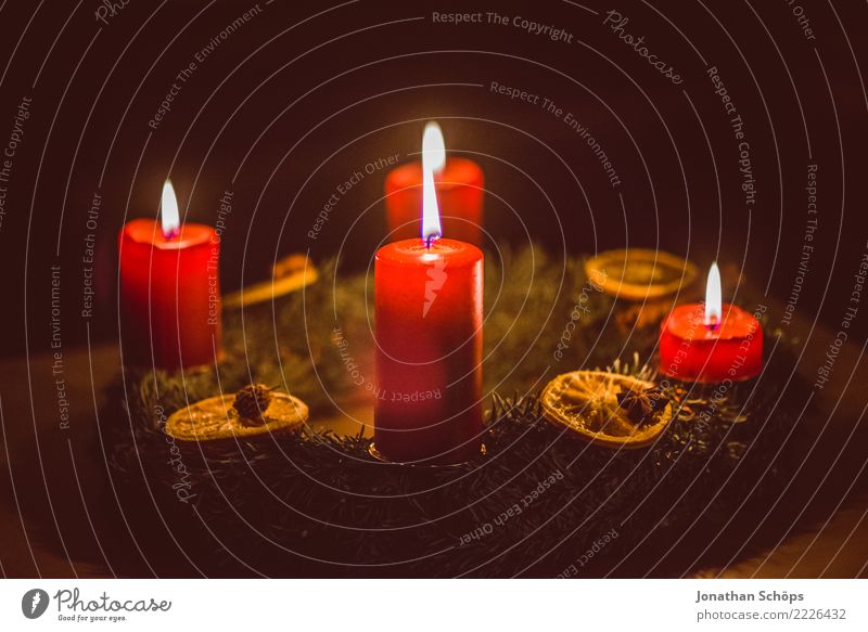 Adventskranz I Wohlgefühl Meditation Häusliches Leben Dekoration & Verzierung Weihnachten & Advent 4 Mensch Wärme Kerze leuchten hell rot Stimmung Hoffnung