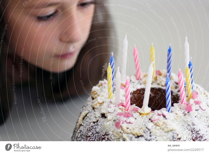Geburtstag Feste & Feiern Kindergeburtstag Kindererziehung Mädchen Gesicht 1 Mensch 8-13 Jahre Kindheit 13-18 Jahre Jugendliche Geburtstagstorte Neugier positiv