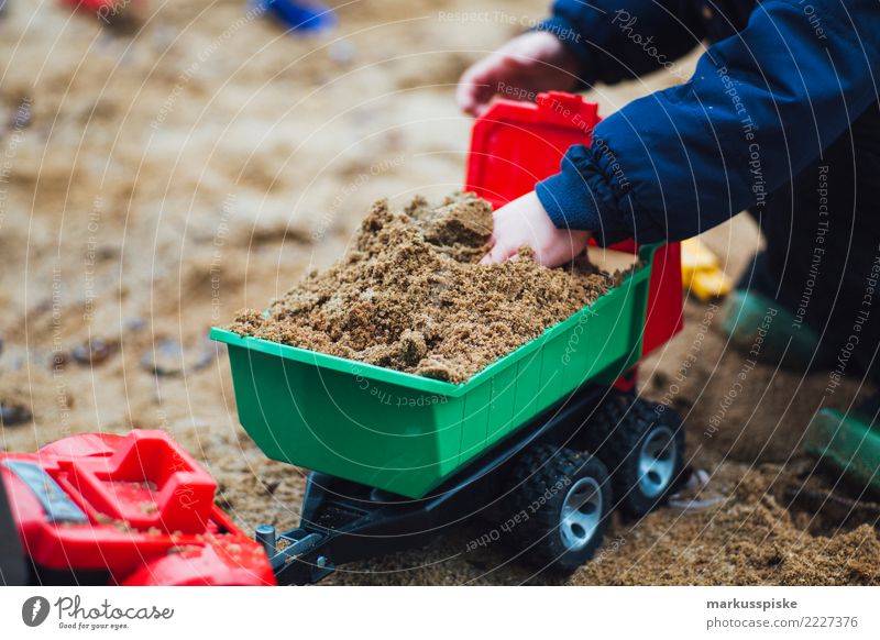 Sandkasten Spielzeug Traktor Kipper Freizeit & Hobby Spielen Kinderspiel Kindererziehung Kindergarten lernen Arbeit & Erwerbstätigkeit Arbeitsplatz kinderleicht