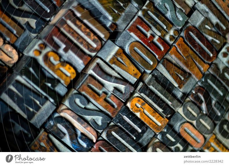 Buchstaben Detailaufnahme Typographie Information Werbung Text schreiben Schriftsetzer Schriftzeichen Setzerei holzbuchstaben holzlettern Lateinisches Alphabet