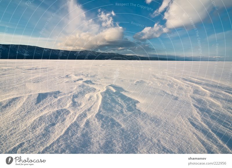 Baikalsee, Winter Schnee Berge u. Gebirge Natur Landschaft Himmel Wolken Eis Frost Küste See blau kalt Verfall driftend Rechnung Licht nichturban Farbfoto