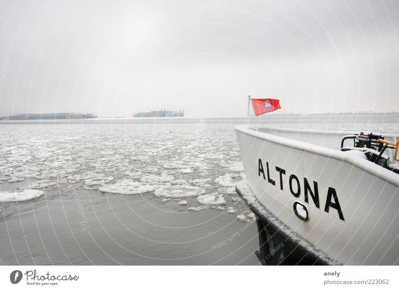Hamburg auf Eis Winter Schnee Landschaft Wasser Frost Flussufer Elbe Menschenleer Schifffahrt Binnenschifffahrt Bootsfahrt Fähre Fischerboot Zufriedenheit