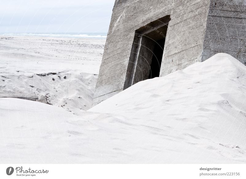 TERRORHORROR Sand Wasser Küste Strand Nordsee Meer Dänemark Hirtshals Jütland Bauwerk Bunker Verteidigungsanlage Vertrauen Sicherheit Schutz Angst Todesangst