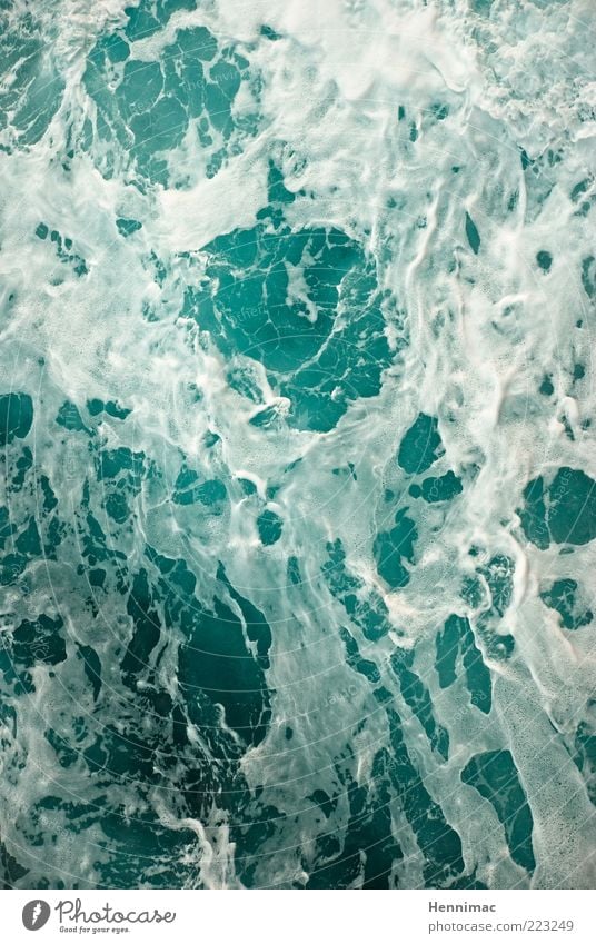 Schaumschlägerei. Whirlpool Natur Wasser Sturm Wellen Meer Flüssigkeit frisch kalt nass blau grün weiß Farbfoto Gedeckte Farben mehrfarbig Außenaufnahme