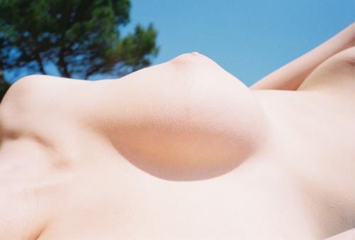 Nackt Junge Frau Jugendliche Erwachsene Körper Brust Kunst genießen heiß schön dünn nackt Natur Akt Farbfoto mehrfarbig Außenaufnahme Detailaufnahme