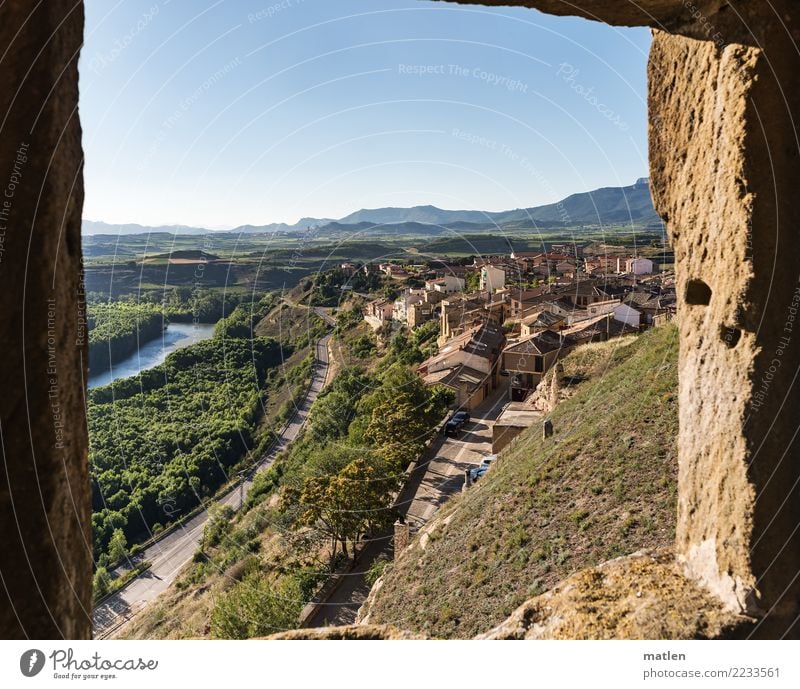 Rioja Landschaft Pflanze Himmel Wolkenloser Himmel Horizont Sommer Schönes Wetter Baum Felsen Berge u. Gebirge Fluss Kleinstadt Altstadt Architektur Mauer Wand