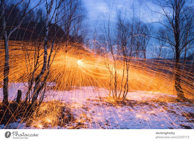 Feuer Eis und Wald Umwelt Landschaft Urelemente Erde Luft Winter Klimawandel Wetter Frost Schnee Baum Hügel Vulkan Feste & Feiern frieren leuchten