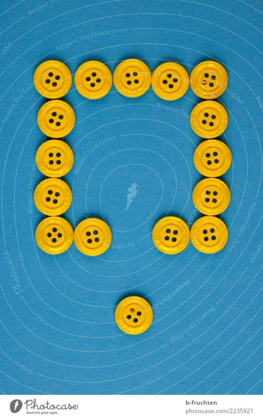 Knopf-Loch Zeichen bauen Bewegung Kommunizieren einzigartig unten blau gelb Zusammensein Einsamkeit Beginn innovativ Irritation offen Quadrat Rahmen Schutz