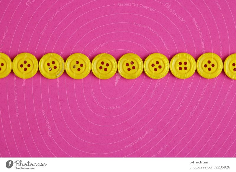 Knopfreihe Kunststoff Zeichen Kommunizieren einfach oben gelb violett rosa gewissenhaft Selbstbeherrschung Reihe Knöpfe Linie sorgfältig lückenlos Zusammenhalt