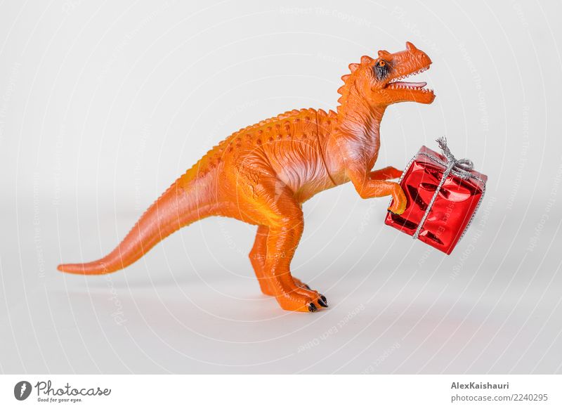 Dinosaurierspielzeug mit Weihnachtsgeschenkbox. Freude Spielen Feste & Feiern festhalten einfach Freundlichkeit Fröhlichkeit gut einzigartig klein lustig