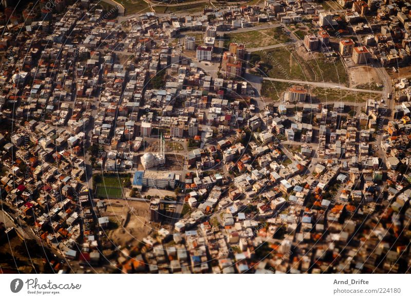 Moschee Landschaft Stadt Sehenswürdigkeit groß Unendlichkeit braun Izmir Türkei Farbfoto Gedeckte Farben Außenaufnahme Luftaufnahme Tag Vogelperspektive Bauwerk