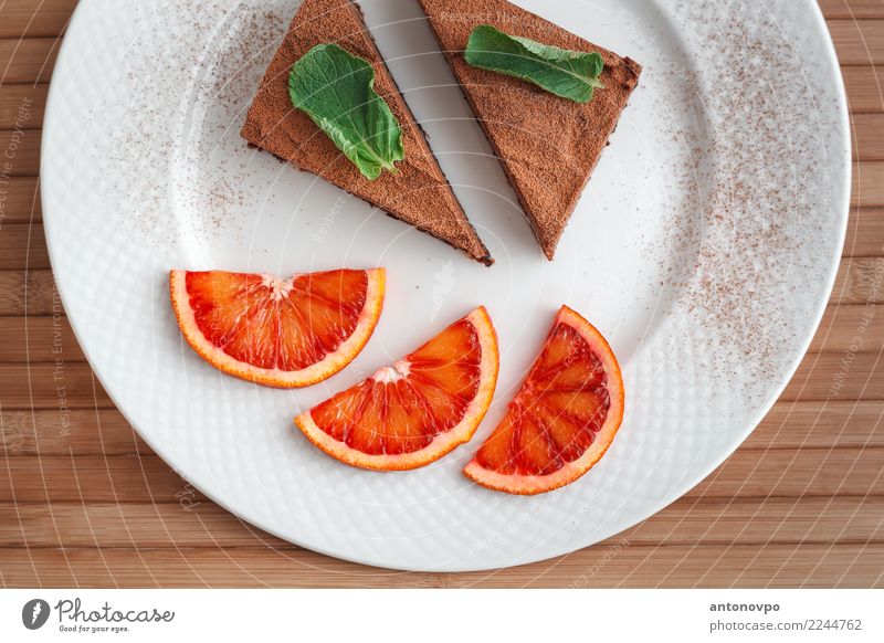 Schokoladenbananenkuchen Lebensmittel Joghurt Orange Kuchen Geschirr braun rot weiß Frühstück Zitrusfrüchte lecker Dessert Diät frisch Frucht gebastelt Mahlzeit