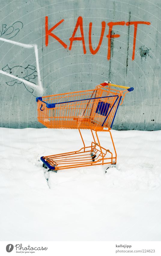 pr-eis-zeit Lifestyle Winter Schnee kaufen Einkaufswagen Graffiti Konsum Werbung Marketing Wirtschaft Kosten Handel orange Angebot Farbfoto mehrfarbig
