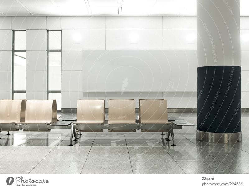 sitzplatzerl Gebäude Architektur ästhetisch eckig einfach elegant kalt modern Sauberkeit Design Einsamkeit rein Symmetrie puristisch Sitzgelegenheit Stuhl Bank