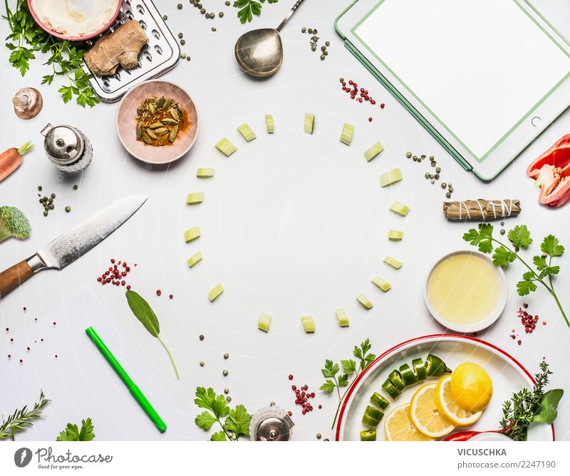 Moderne Küche mit Tablet Lebensmittel Ernährung Bioprodukte Vegetarische Ernährung Diät kaufen Stil Design Gesundheit Gesunde Ernährung Computer Notebook