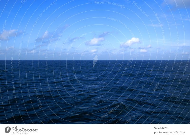 Die Nordsee Umwelt Natur Wasser Horizont Sommer Klima Schönes Wetter Wellen Meer blau Farbfoto Außenaufnahme Menschenleer Tag Sonnenlicht Totale Meerwasser