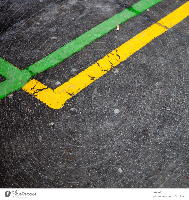 Naschmarkt Verkehrswege Wege & Pfade Beton Zeichen Linie Streifen alt dünn einfach gelb grün Design Grenze Markierungslinie Teer Asphalt Farbfoto mehrfarbig