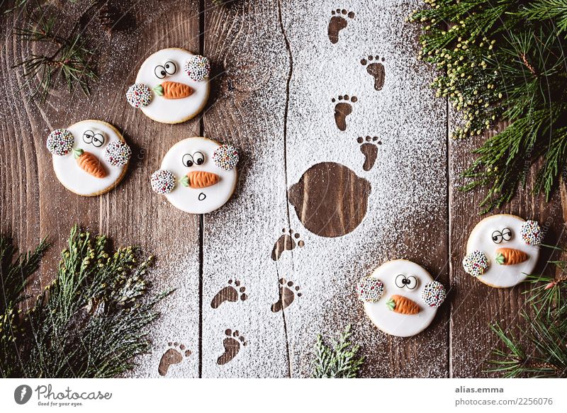 Frosty und die Fussspuren im Schnee ;) Weihnachten & Advent Schneemann Wicht Keks Plätzchen Weihnachtsgebäck Fußspur Schneefall Weihnachtswunsch lustig schön