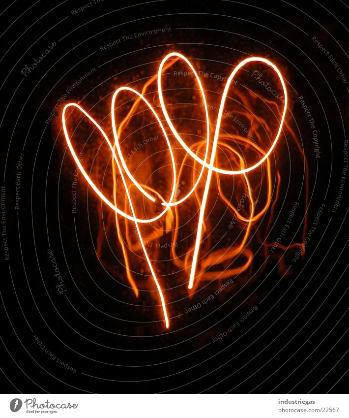 glühbirne02 Glühbirne Glühdraht Draht Spirale dunkel Licht Kolben Lampe glühen heiß Neonlicht Elektrisches Gerät Technik & Technologie Wolfram Brand Glas