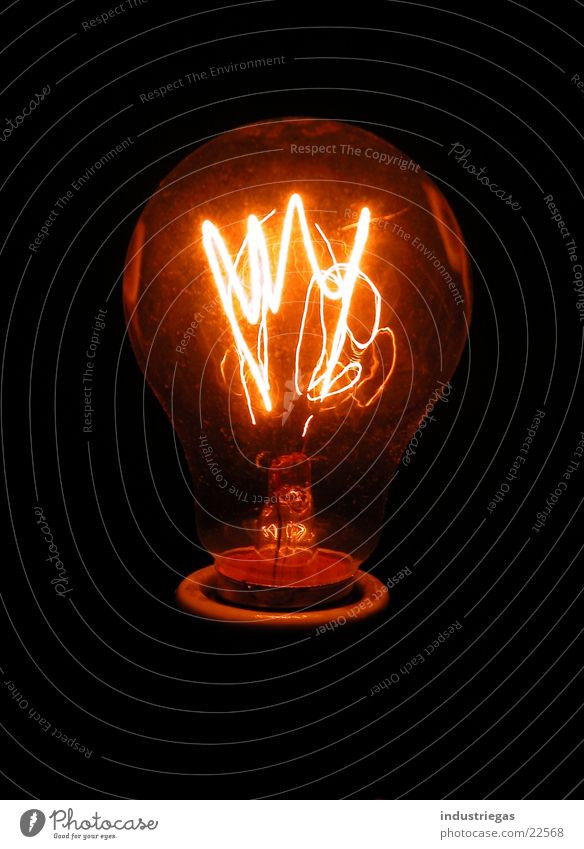 glühbirne01 Glühbirne Glühdraht Draht Spirale dunkel Licht Kolben Lampe glühen heiß Neonlicht Elektrisches Gerät Technik & Technologie Wolfram Brand Glas