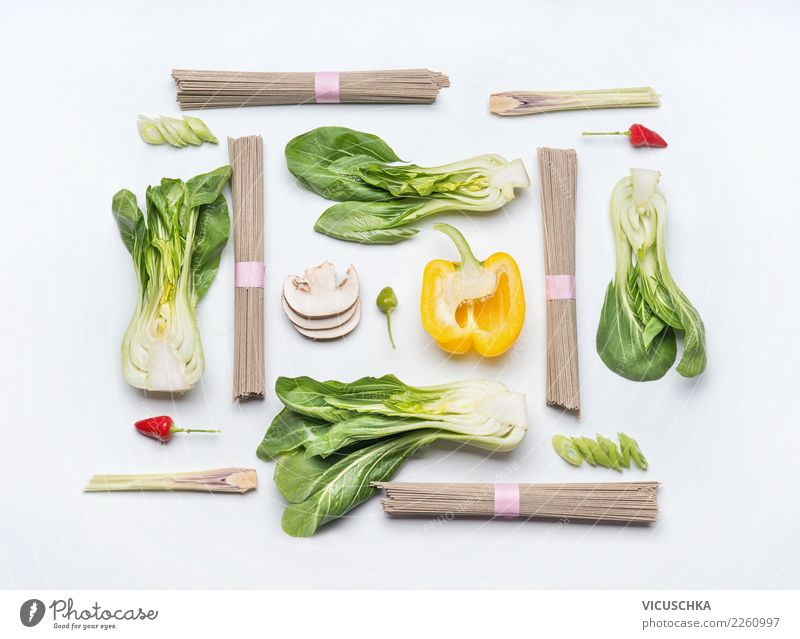 Zutaten für Asiatische Küche auf weiß Lebensmittel Gemüse Ernährung Mittagessen Bioprodukte Vegetarische Ernährung Diät Stil Design Gesundheit Gesunde Ernährung