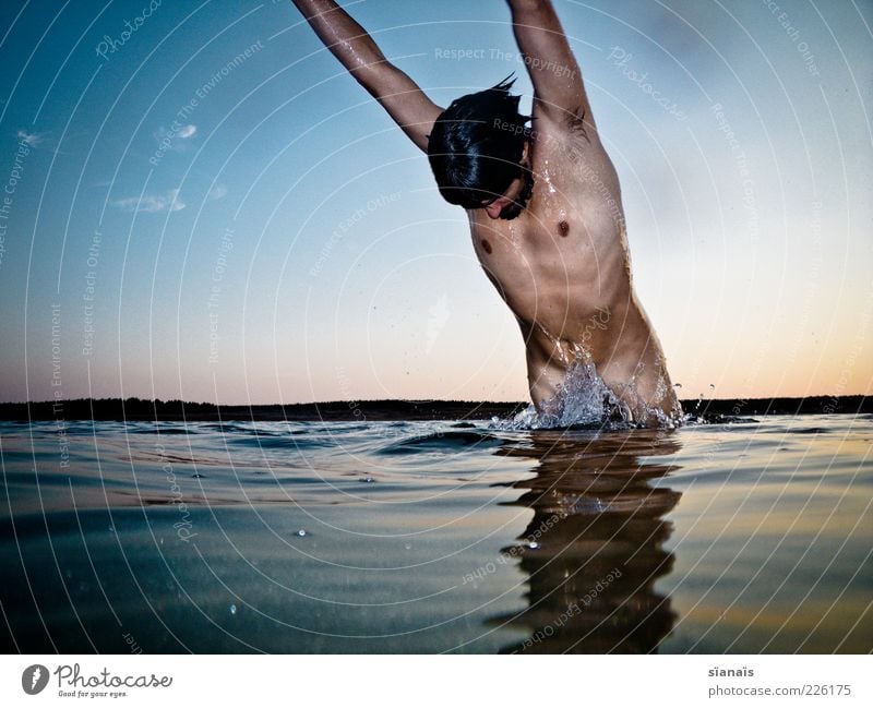 intimwäsche Leben Schwimmen & Baden Sommer Sommerurlaub Wassersport maskulin Junger Mann Jugendliche Erwachsene Körper 1 Mensch 18-30 Jahre Umwelt Natur See