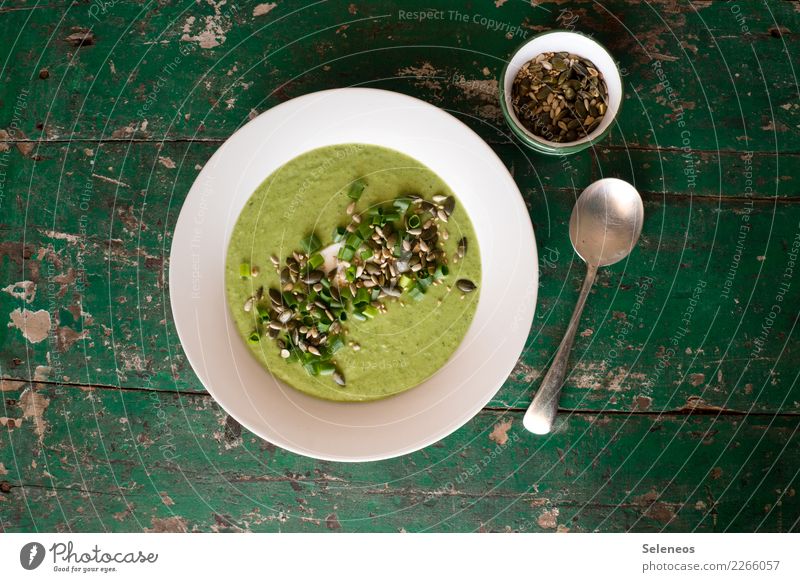 Brokkolisuppe Suppe Kerne Schalotten Löffel rustikal Lebensmittel Gemüse Ernährung Mittagessen Diät Vegetarische Ernährung Farbfoto Gesunde Ernährung