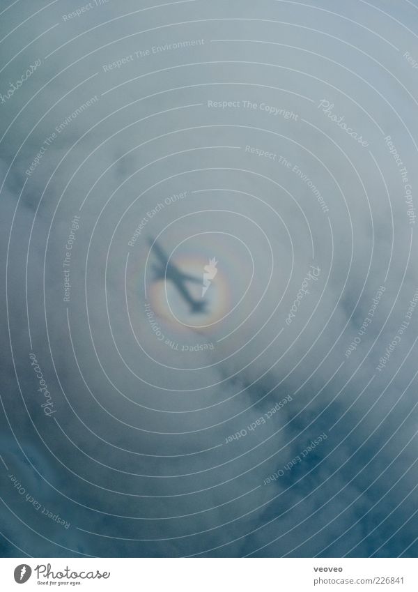 ein schatten unserer selbst Urelemente Luft Himmel Wolken Verkehr Verkehrsmittel Flugzeug Passagierflugzeug Fluggerät Flugangst Surrealismus Ferne