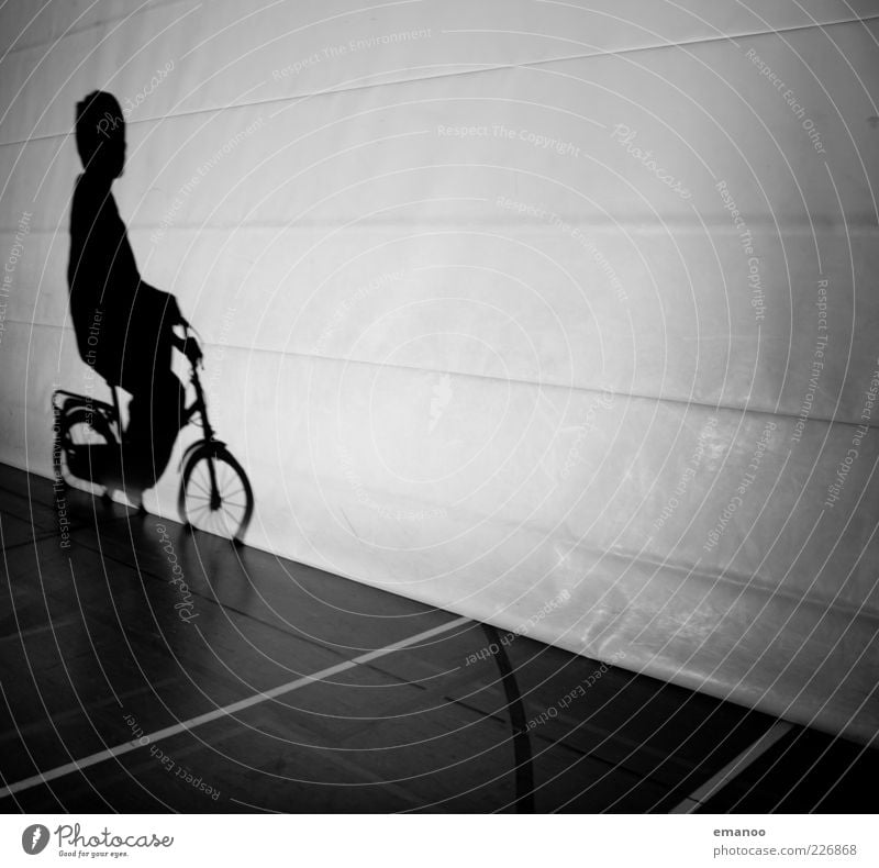 Schattenfahren Lifestyle Stil Freizeit & Hobby Spielen Fahrrad Mensch maskulin Junge Kindheit 1 8-13 Jahre Bewegung außergewöhnlich dunkel einzigartig klein