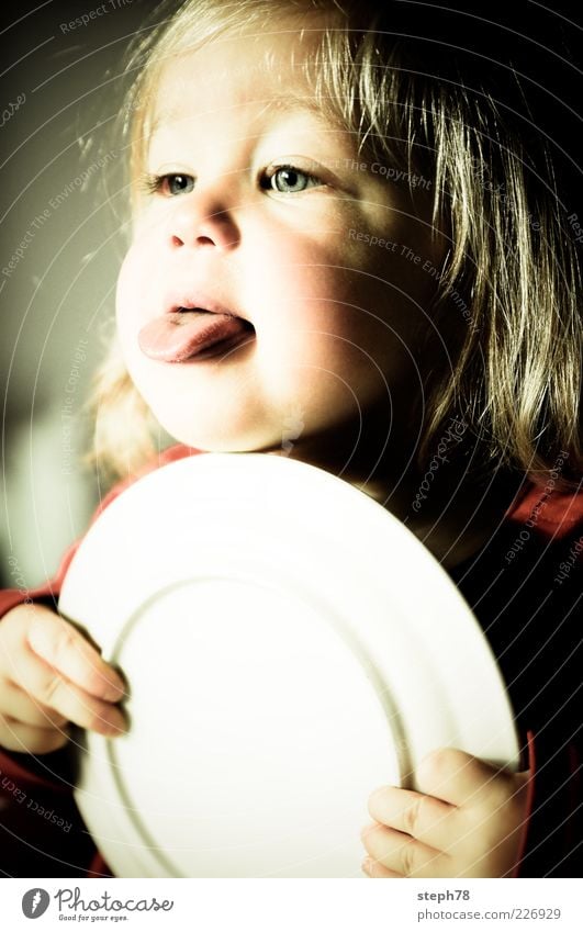 Ätsch bätsch Ernährung Essen Lifestyle Freude Glück Kindererziehung Küche Mensch Mädchen Kindheit Leben Kopf Gesicht 1 1-3 Jahre Kleinkind gebrauchen beobachten