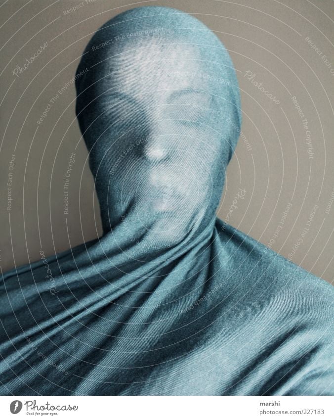 Skulptur Stil Mensch feminin Frau Erwachsene Kopf 1 blau Tuch verpackt Schleier unklar Hülle Stoff bewegungslos Farbfoto Innenaufnahme geschlossene Augen