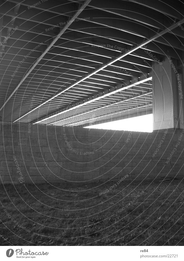 Under The Bridge Köln Severinsbrücke unten Stahl roh Eisen Beton grau schwarz weiß Brücke Rhein Perspektive Schatten Stein Köln-Deutz
