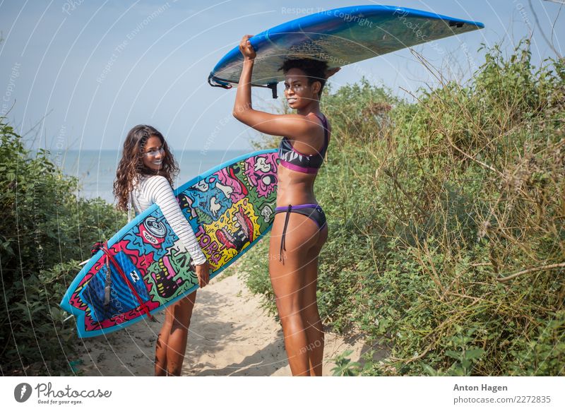 Surf-Sirenen Ferien & Urlaub & Reisen Mensch feminin Junge Frau Jugendliche Freundschaft Paar 2 18-30 Jahre Erwachsene einzigartig Surfer Inder Asiate