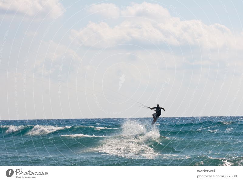 wellenreiten Wassersport Sportler Kiteboard Meer maskulin 1 Mensch Umwelt Wassertropfen Himmel Wolken Horizont Sonnenlicht Sommer Schönes Wetter Wellen