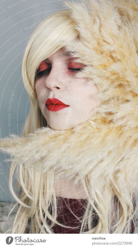 Schönheitsporträt einer jungen blonden Frau elegant Stil schön Haare & Frisuren Haut Kosmetik Schminke Lippenstift Sinnesorgane Erholung Mensch feminin