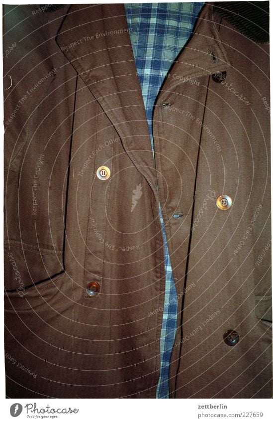 Angeblitzte Jacke Bekleidung Stoff authentisch Knöpfe Knopfloch Kragen kariert zweireiher Konfektion herrenkonfektion Joppe Farbfoto Innenaufnahme