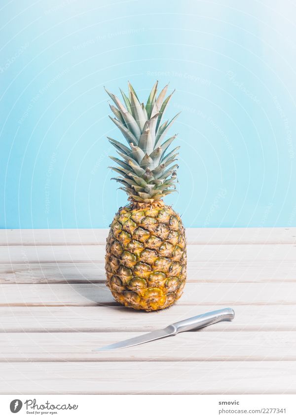 Ananas Frucht Essen Frühstück Lifestyle frisch lustig Energie Milchshake Stroh Diät Menschen gemischt Cocktail Holz Gesundheit Vitamin Vitalität Wohlbefinden