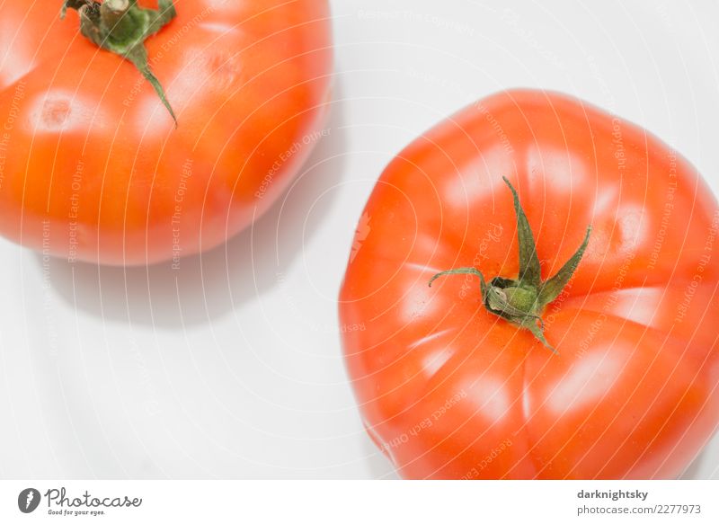 Zwei Fleischtomaten Lebensmittel Gemüse rote tomaten Ernährung Picknick Bioprodukte Vegetarische Ernährung Italienische Küche Tomate Teller Nutzpflanze exotisch