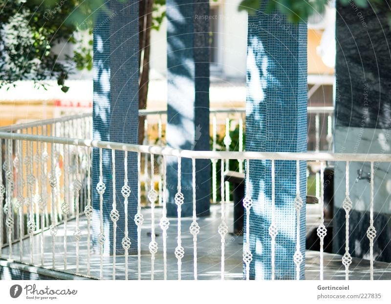 Wudu' Gebäude blau Moschee Geländer Lichtschein Lichtspiel Säule verziert Islam Cihangir Firüzaga Cami Istanbul Türkei Farbfoto Außenaufnahme Tag