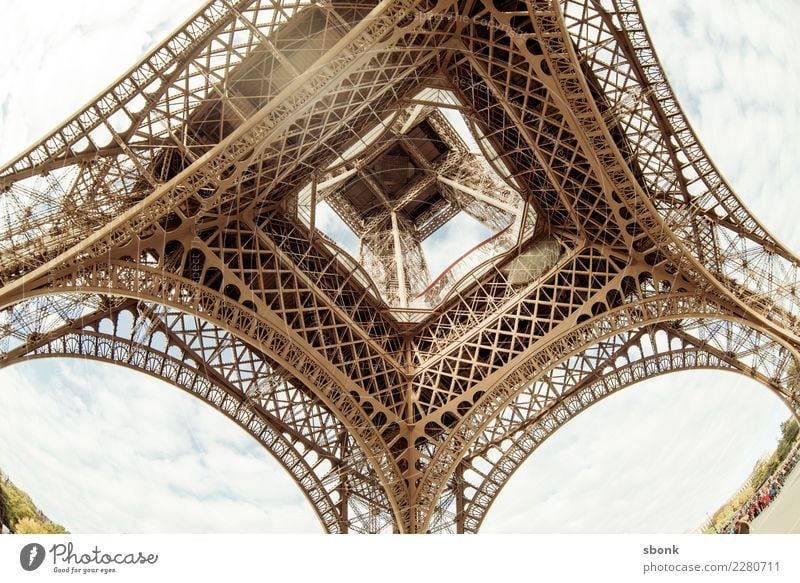 Eiffelturm von unten Paris Stadt Stadtzentrum Bauwerk Gebäude Sehenswürdigkeit Wahrzeichen Denkmal Tour d'Eiffel Ferien & Urlaub & Reisen Frankreich Farbfoto